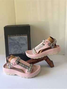 TEVA HURRICANE AMPSOLE VOLT REVIVE ALL GENDER SANDAL PINK Mens 12 Women’s 14 New